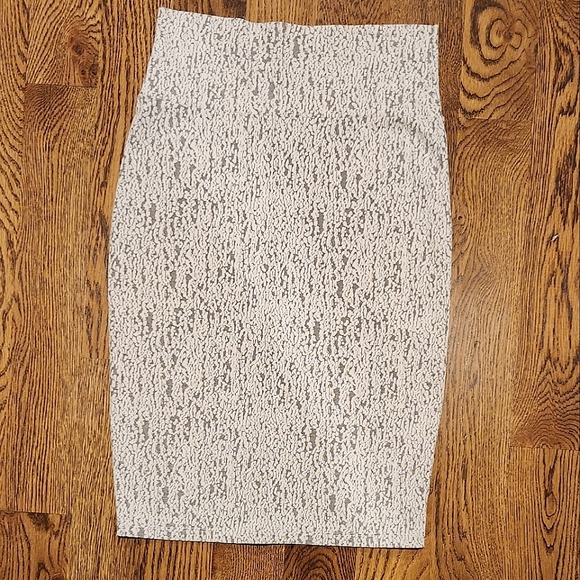 LuLaRoe Dresses & Skirts - Lularoe Cassie Pencil Skirt | Women's Size XS | White and Gray | EUC